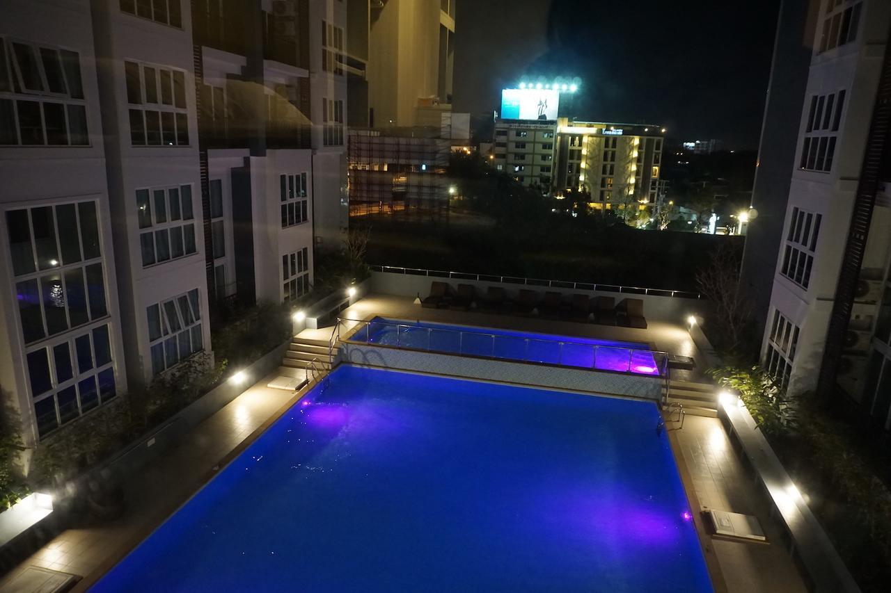 Pool View Room The Prio Chiang Mai Buitenkant foto